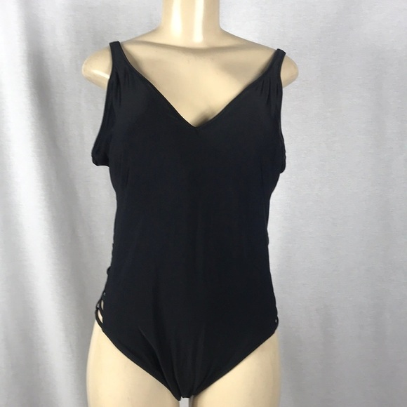 Shade & Shore Size Small Black One Piece Swimsuit With Padded Cups. New With Tag - Picture 1 of 4